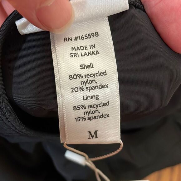 Andie The Full Coverage Tulum One Piece Swimsuit Black Size M NWT - Picture 6 of 7